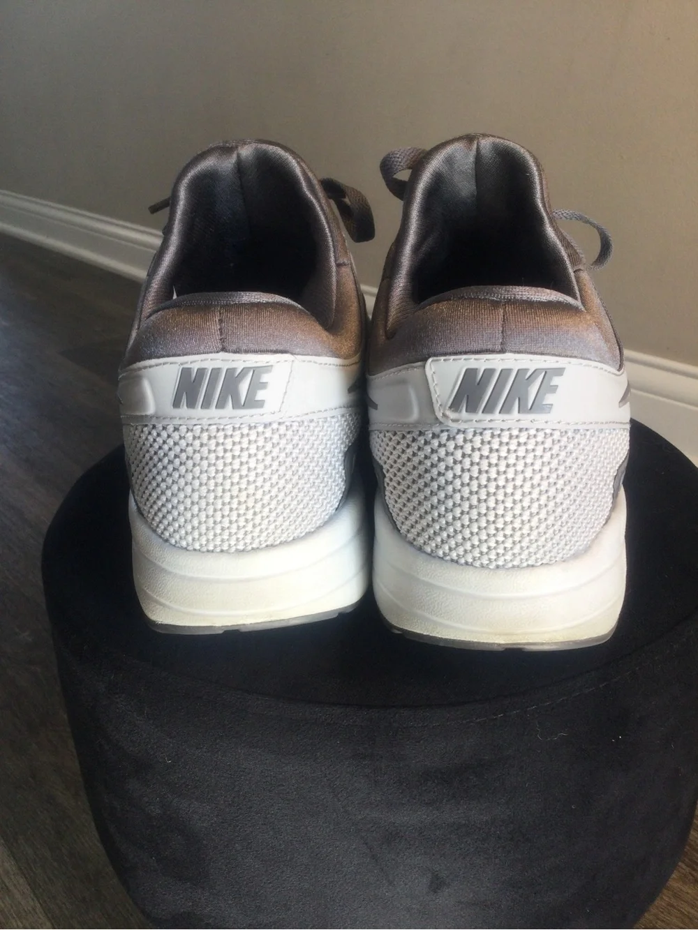 AIR MAX ZERO ESSENTIAL Mens light gray and dark gray Size 8